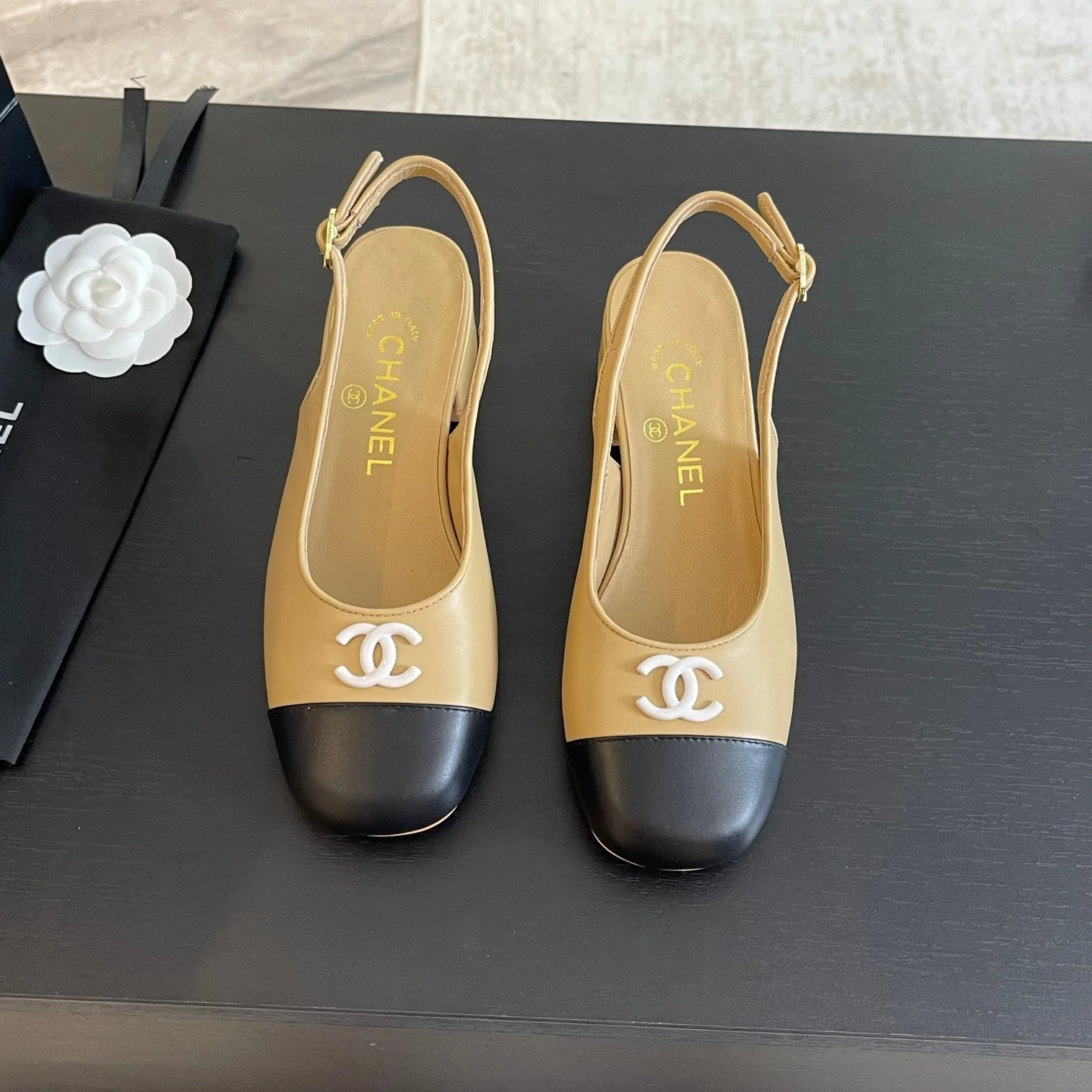 CC SLINGBACKS IN DARK BEIGE MIX BLACK CALFSKIN