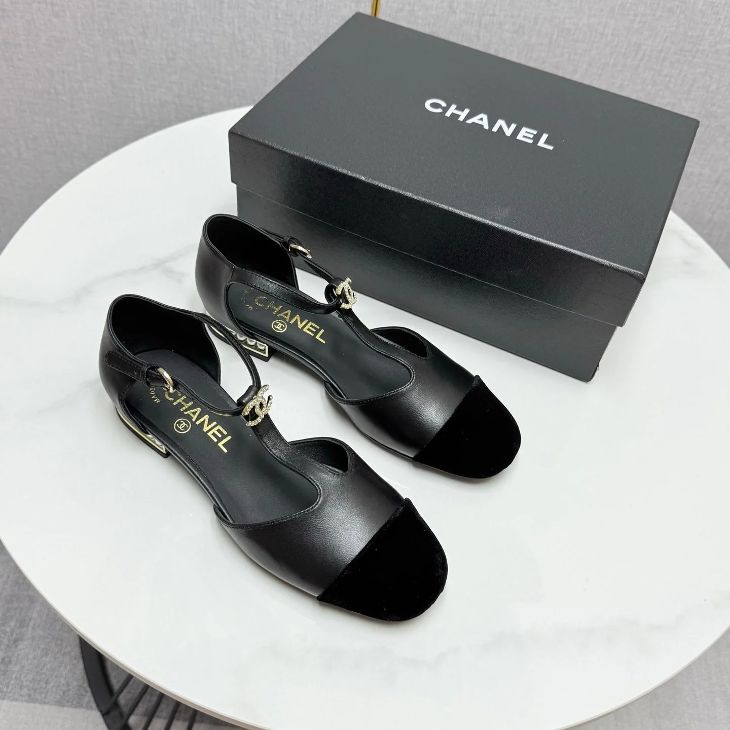 CC MARY JANE 25S IN BLACK LAMBSKIN AND SUEDE WITH PEARL HEEL