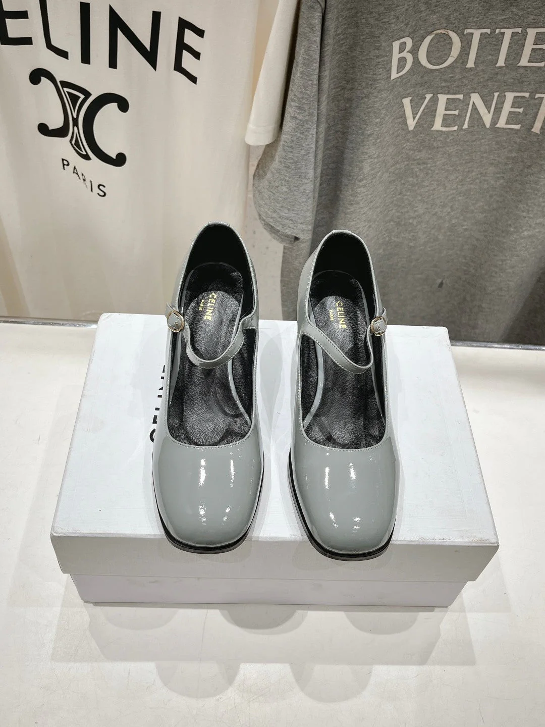 MEDIUM - HEEL MARY JANE SHOES IN SMOKE GREY GLOSSY CALFSKIN