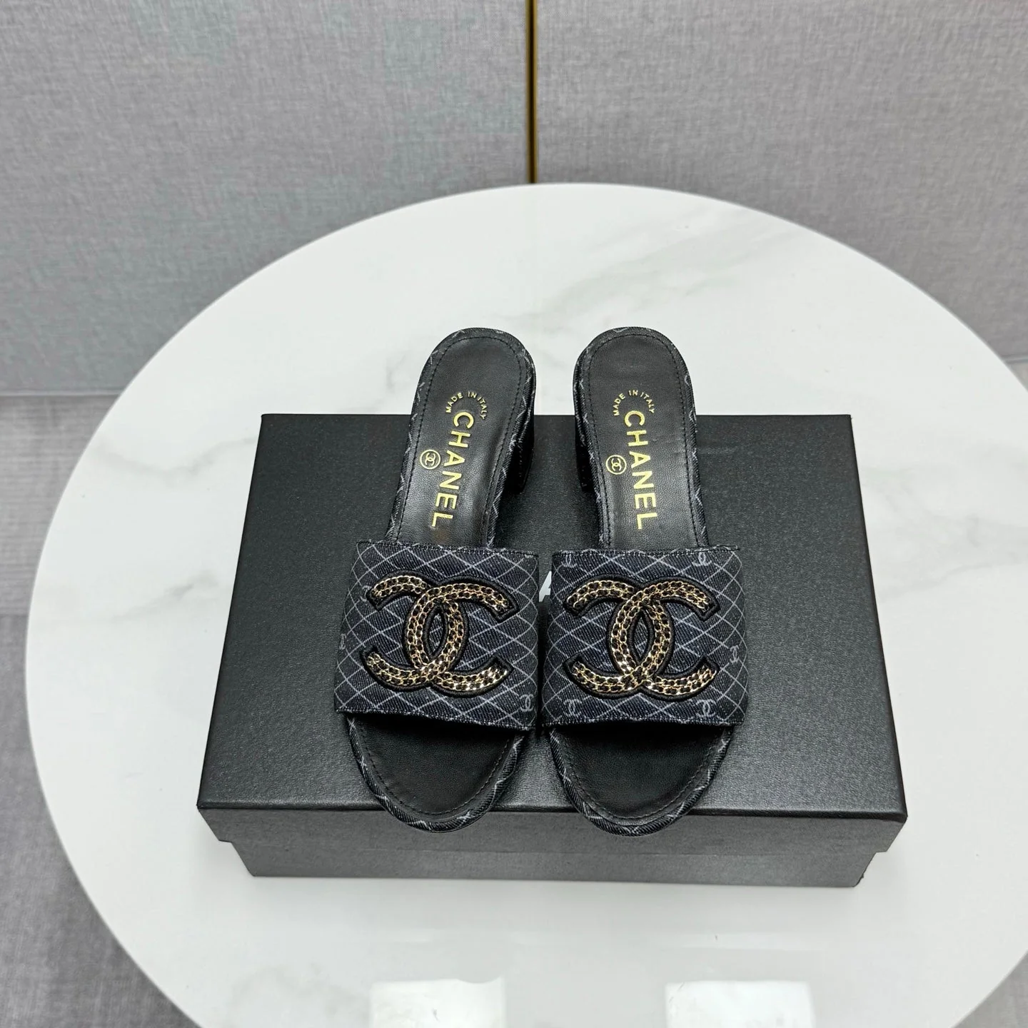 CC HIGH HEEL 25S IN BLACK DENIM STRIPED PATTERN WITH LOGO PRINT