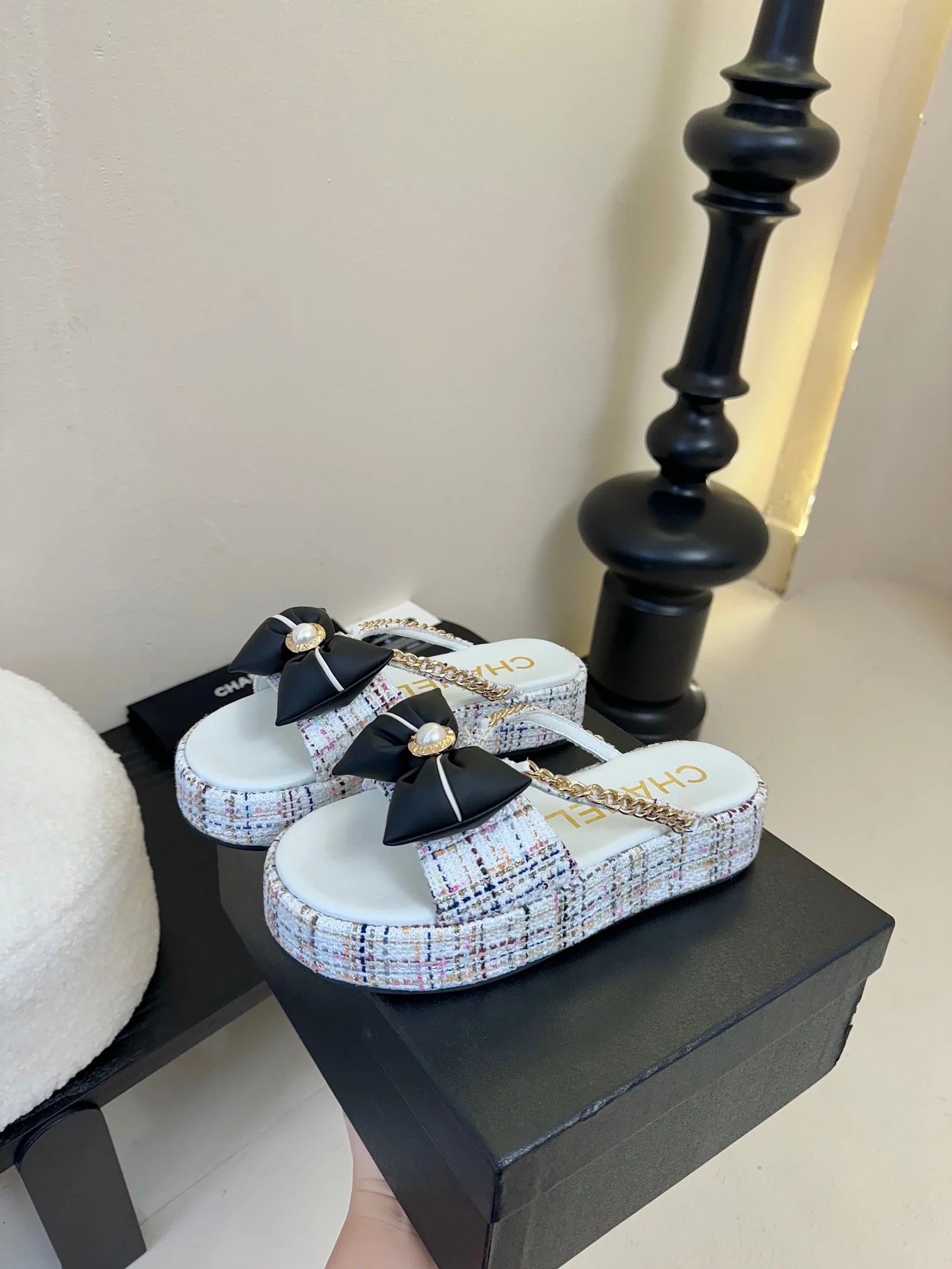PLATFORM FLIP-FLOPS IN WHITE TWEED FABRIC