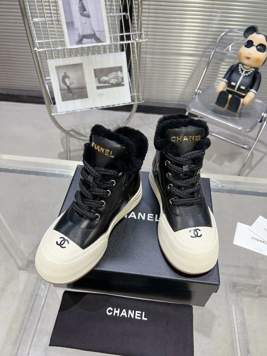 MARTIN BOOTS IN BLACK CALFSKIN AND LAMB FUR LINING