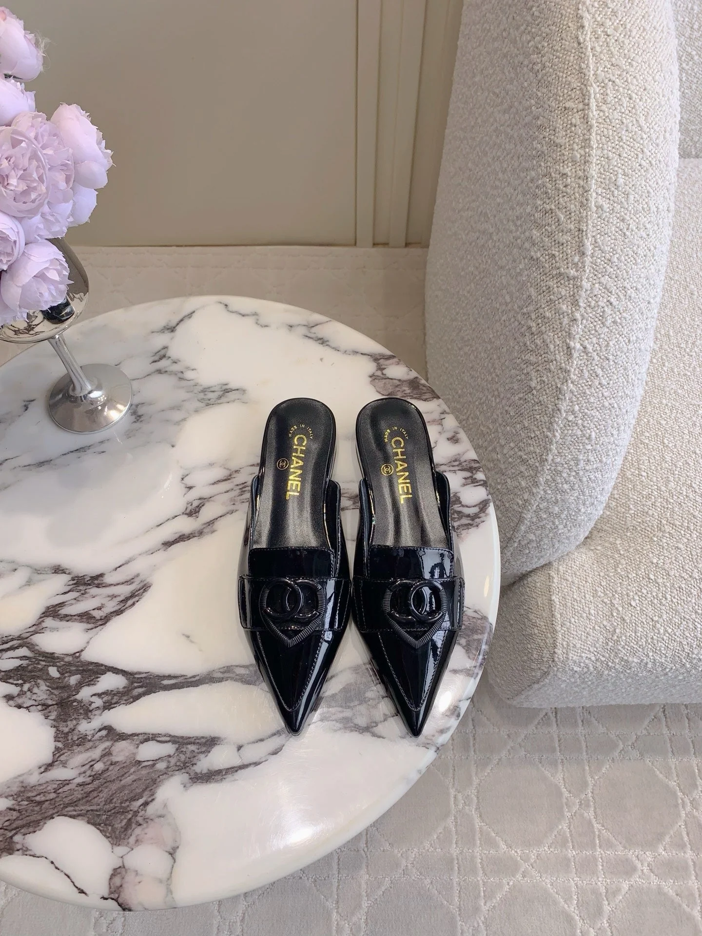 FLAT MULE 2 CM IN BLACK PATENT CALFSKIN