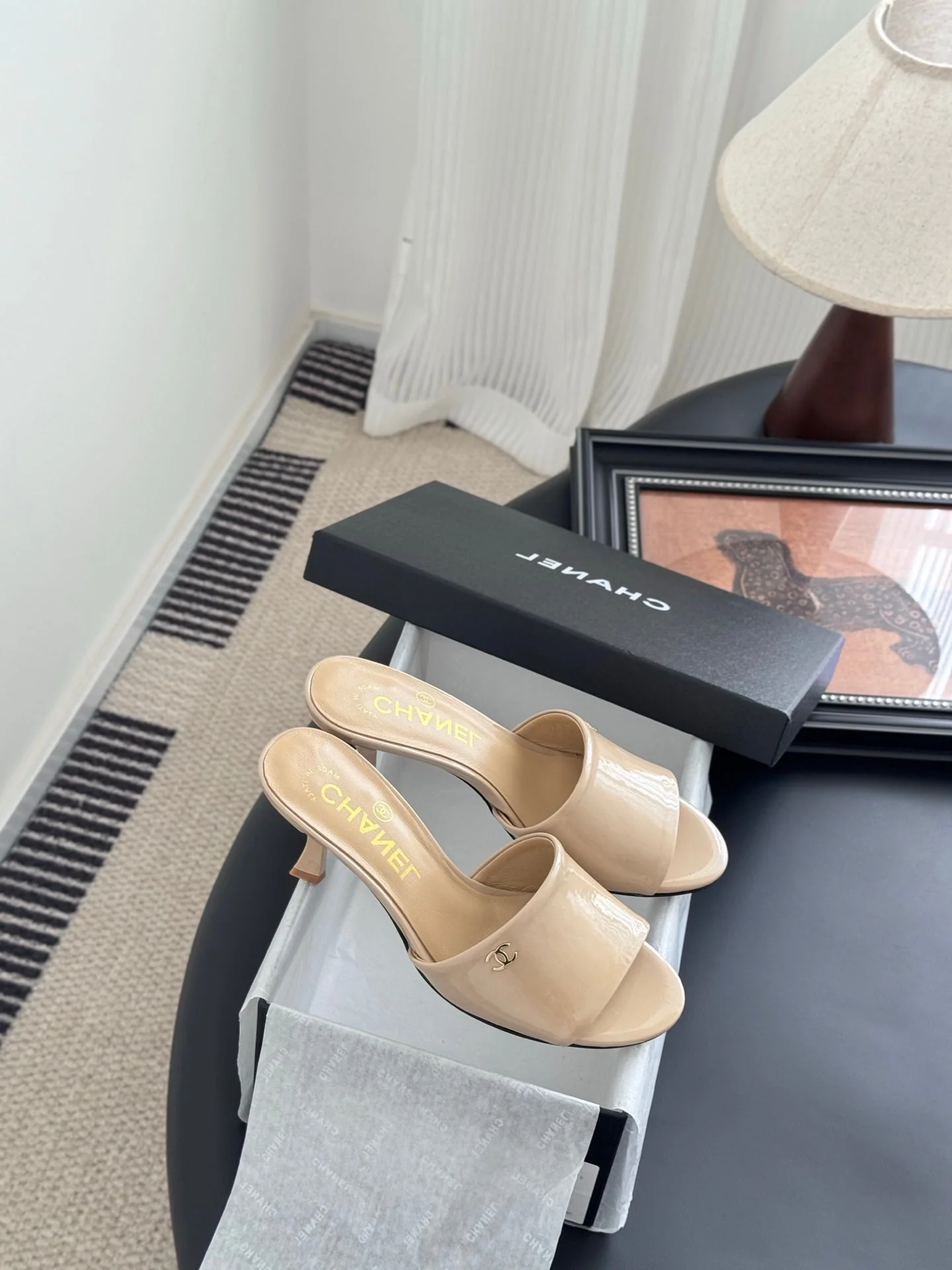 HIGH HEELS IN BEIGE GLOSSY LEATHER