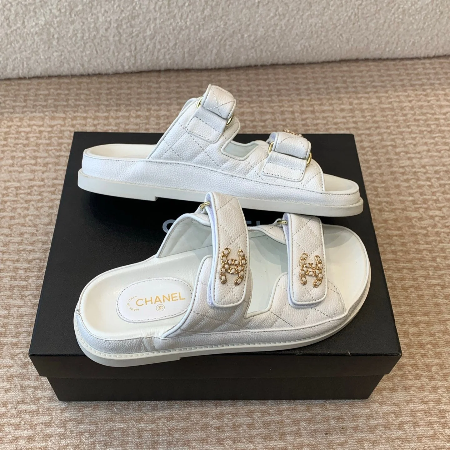 DAD SANDAL IN WHITE SHEEPSKIN MULE