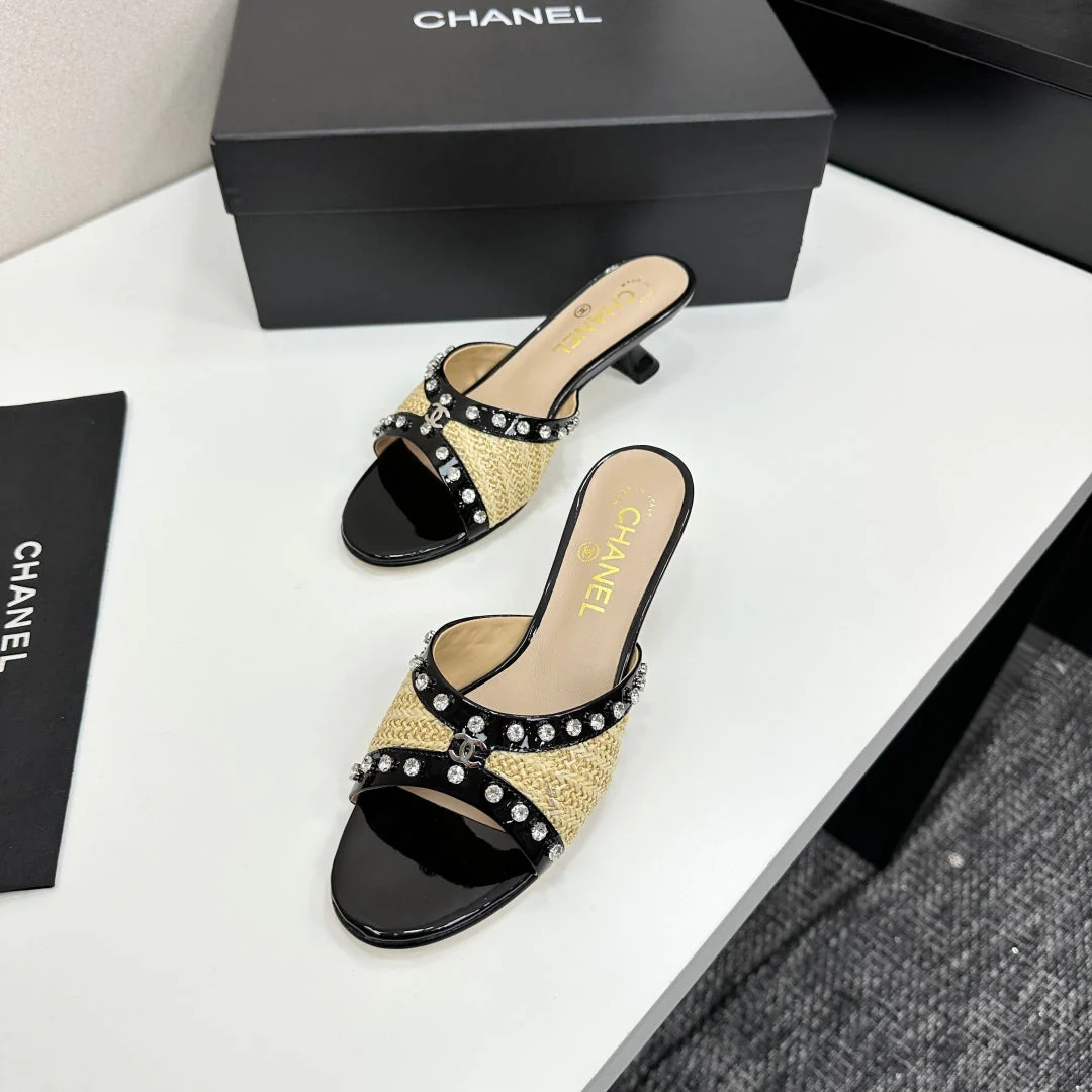 CC HIGH HEEL 25S 50 MM IN BEIGE RAFFIA AND BLACK CALFSKIN WITH CRYSTALS