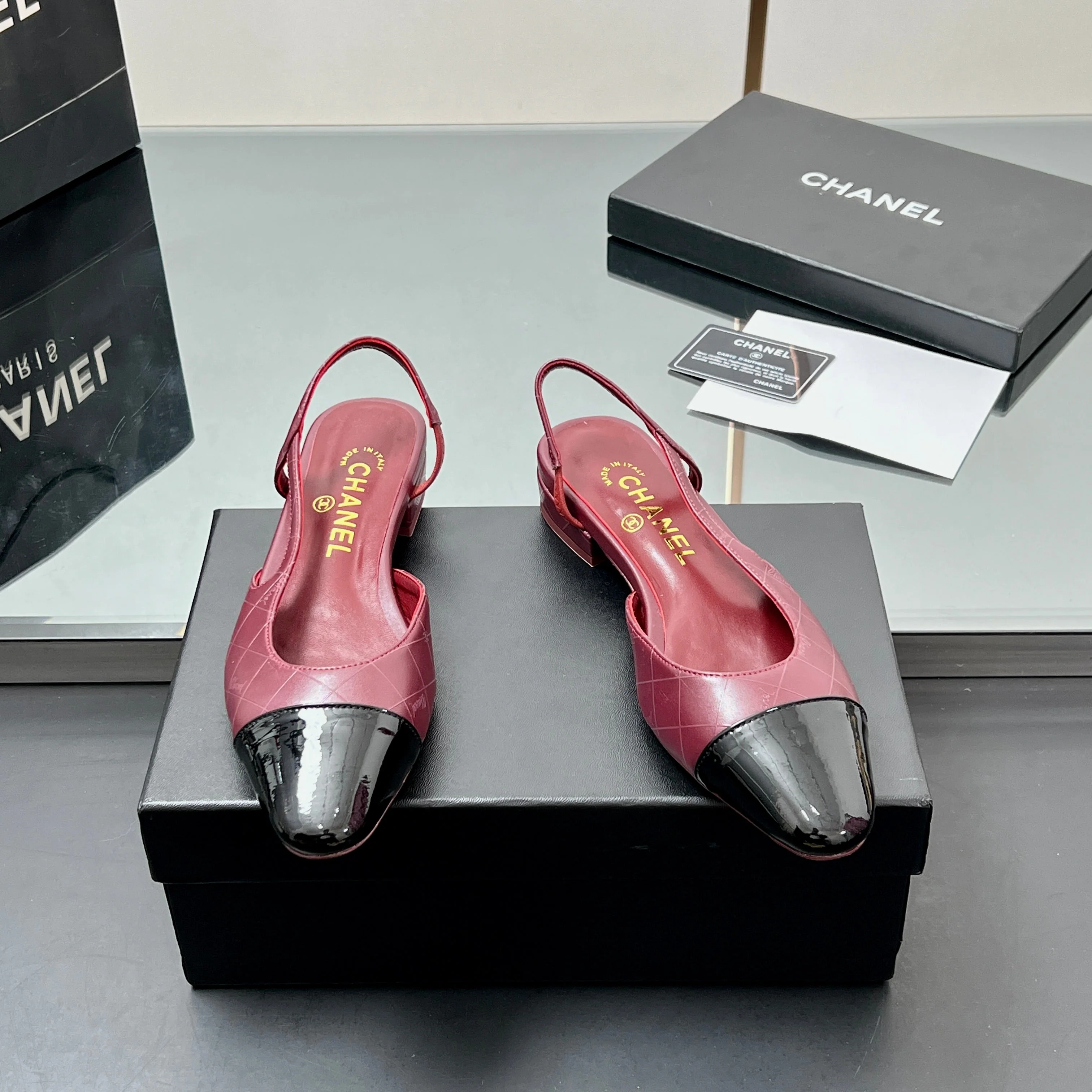 CC SLINGBACK 25S 25 MM IN BURGUNDY LAMBSKIN AND BLACK GLOSSY LEATHER WITH CHECK PATTERN