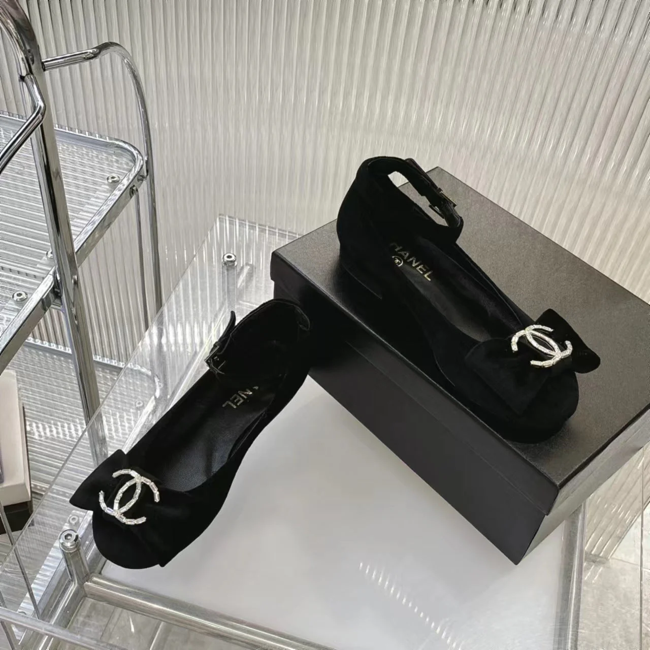 BOW MARY JANE SHOES IN BLACK VELVET