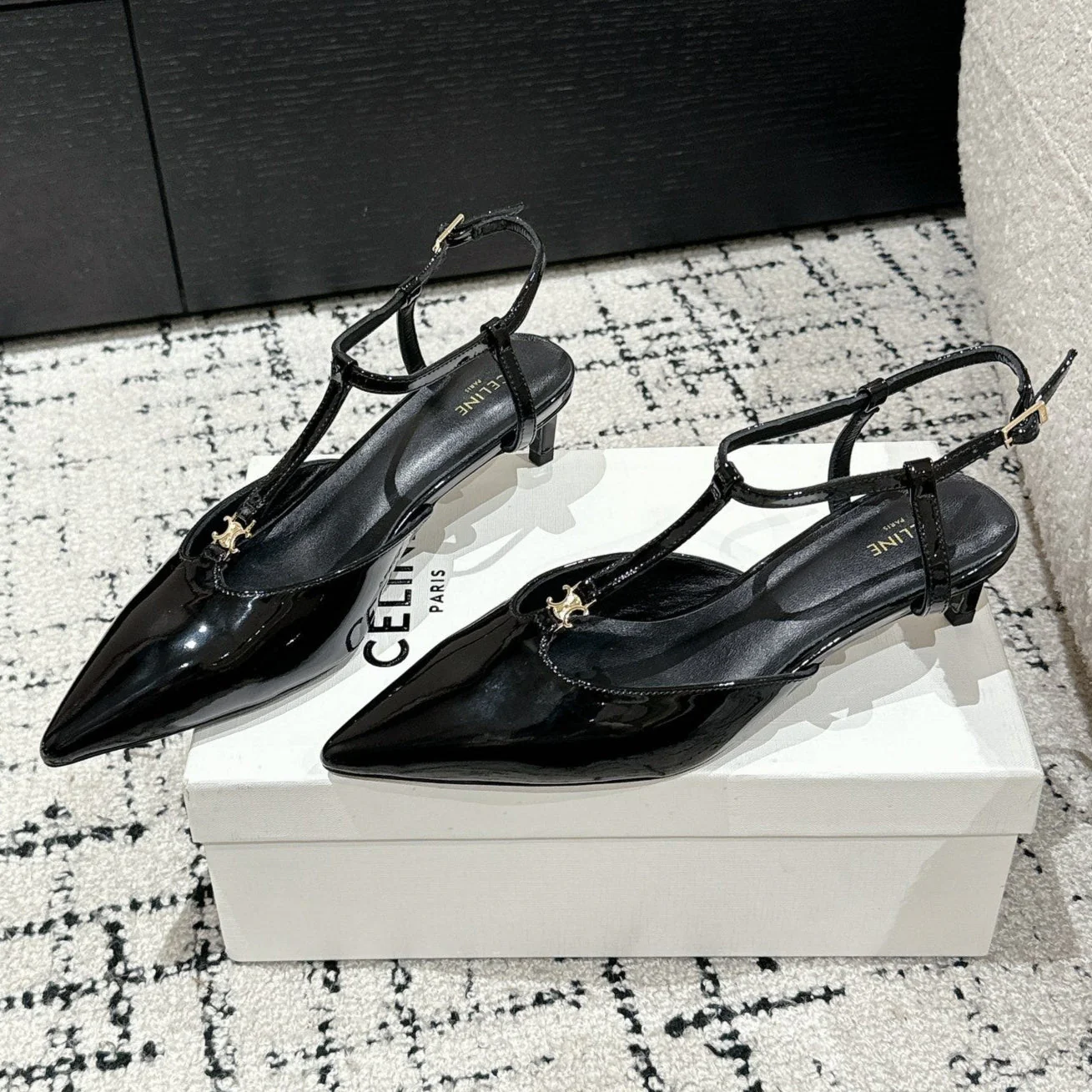 KITTEN T-BAR STRAP PUMP 5 CM IN BLACK PATENT CALFSKIN