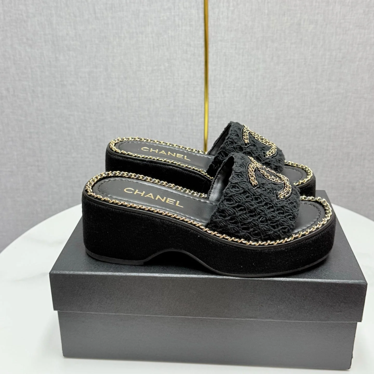 CC WEDGE SOLE SANDALS 25S IN BLACK FABRIC WITH LOGO