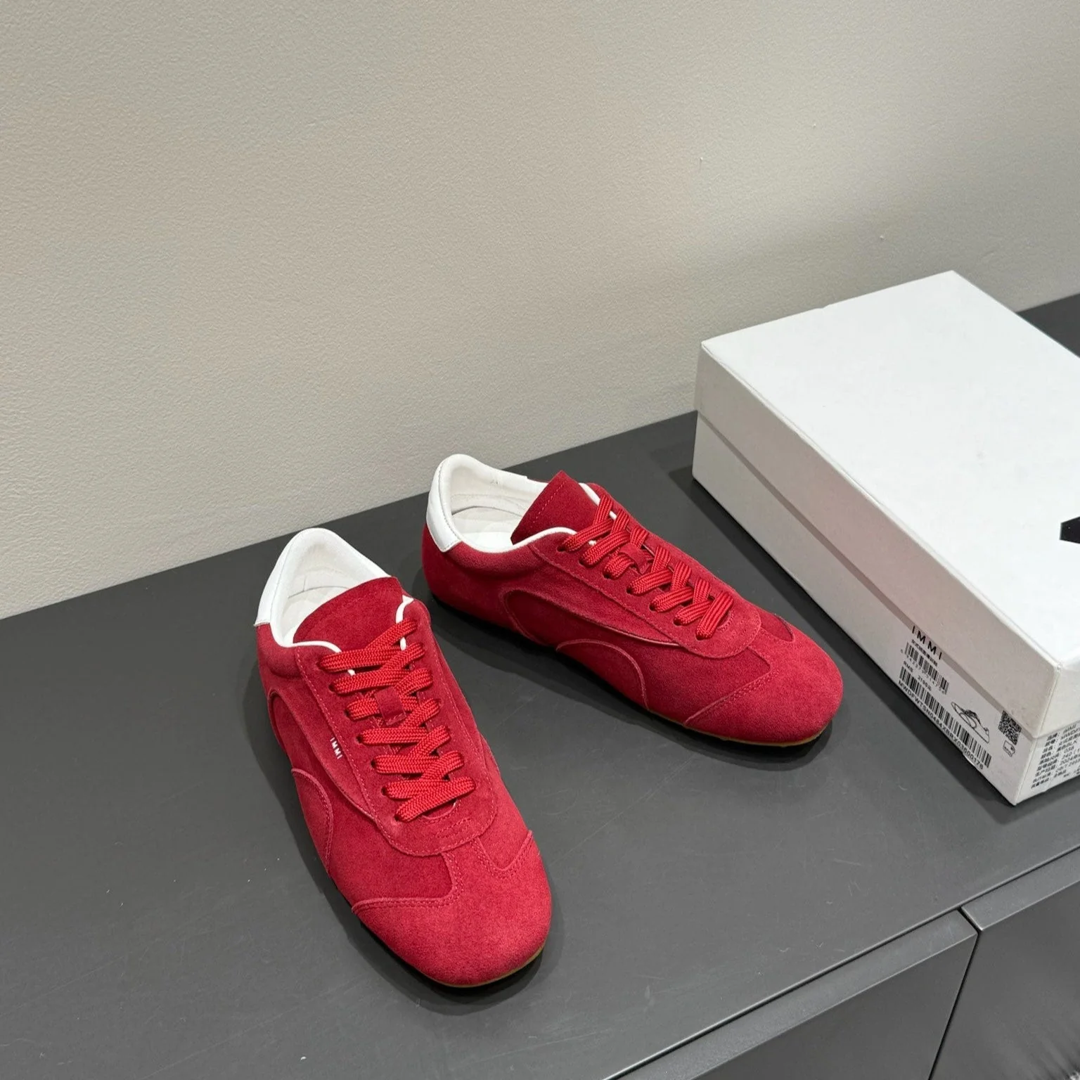 LACE-UP SNEAKER IN RED SUEDE