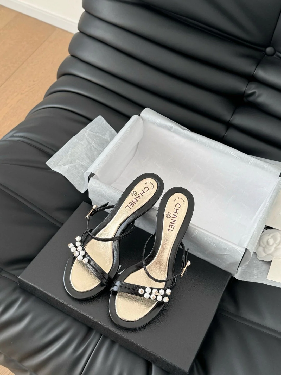 PEARL SANDAL IN BLACK AND GOLD LAMBSKIN 35 MM