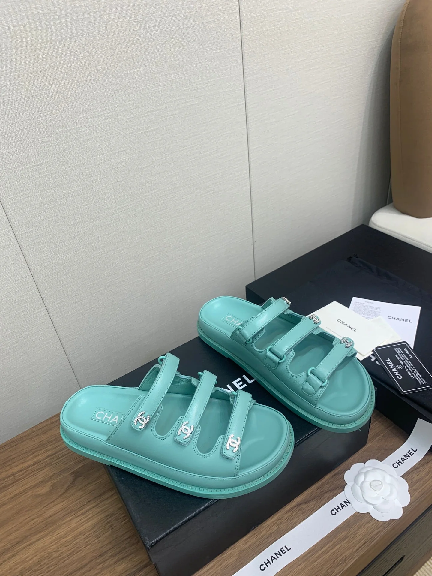 DAD SANDAL IN SKY BLUE LAMBSKIN MULE