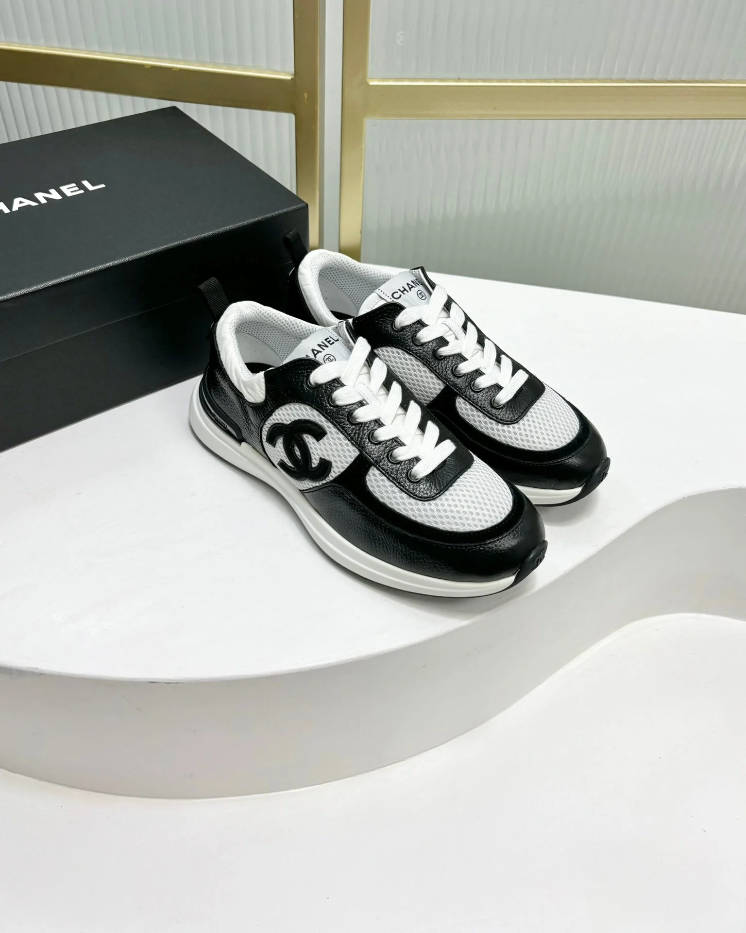 SNEAKER IN BLACK CALFSKIN AND GREY BREATHABLE MESH