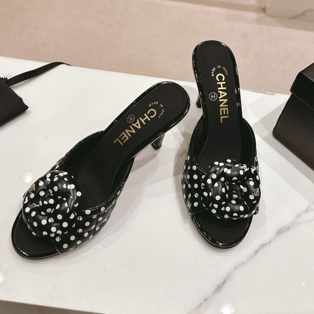 Double C New Camellia High Heel Black/White Caro