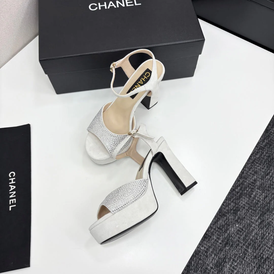 CC HEEL SANDAL 25S IN LIGHT GREY SUEDE WITH CRYSTAL