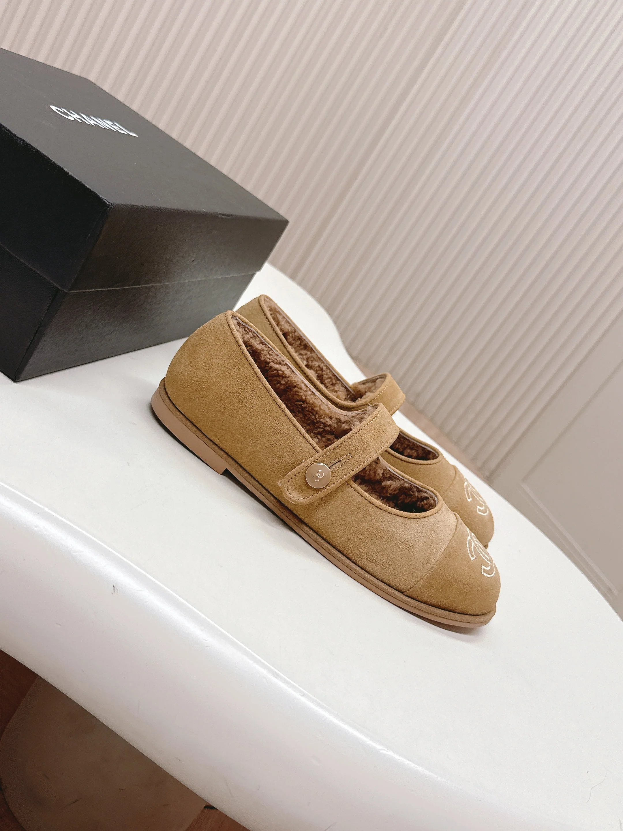 CHANEL FLAT MARY JANE SHOES 25S IN WARM BEIGE VELVET