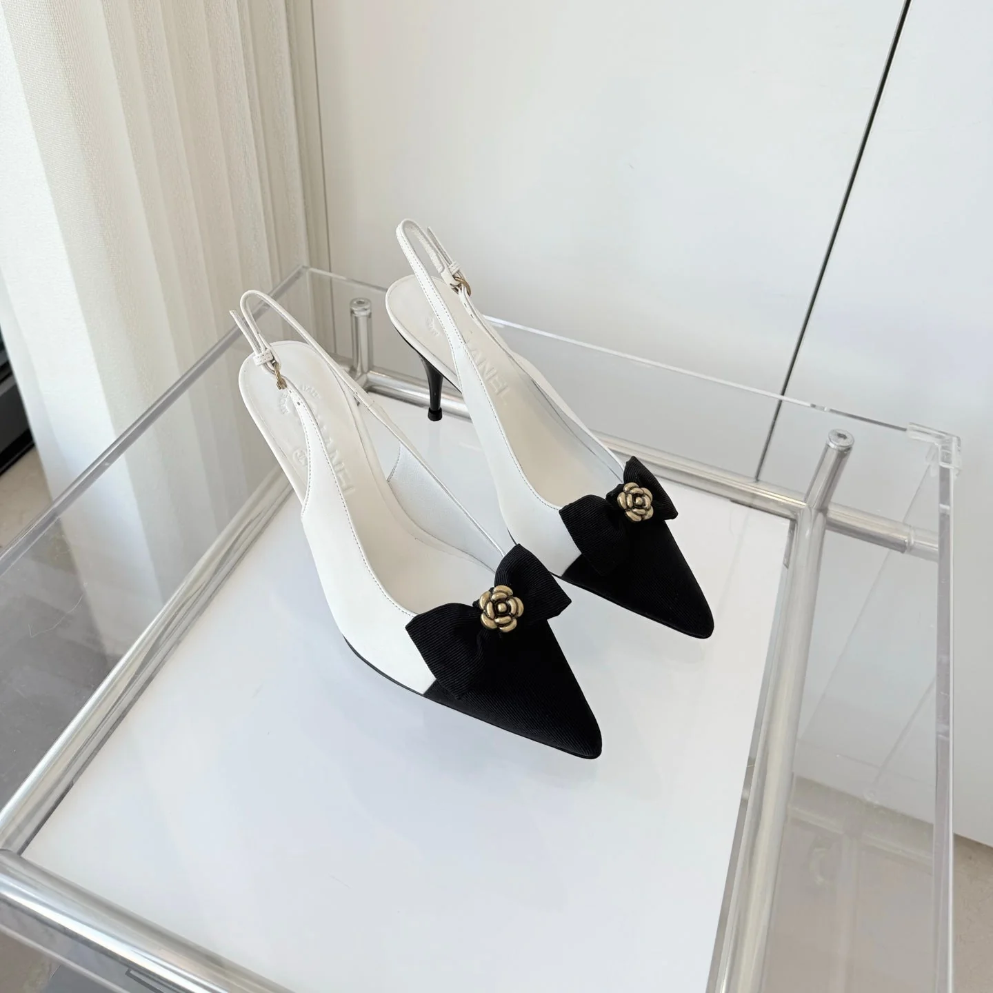 SLINGBACKS 80 MM IN WHITE CALFSKIN AND BLACK CANVAS
