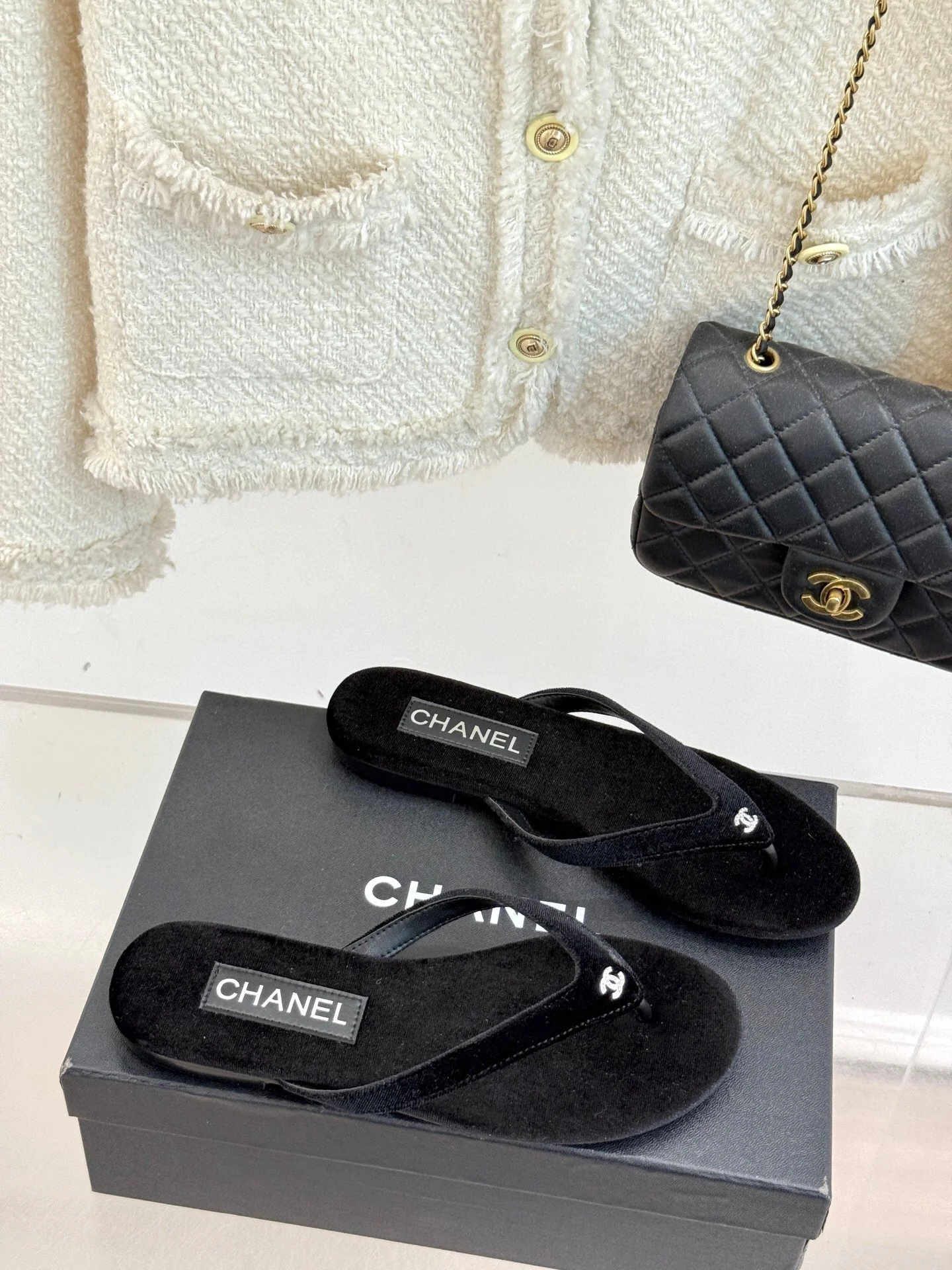 THONG SANDALS IN BLACK VELVET EMBOSSED CRYSTAL