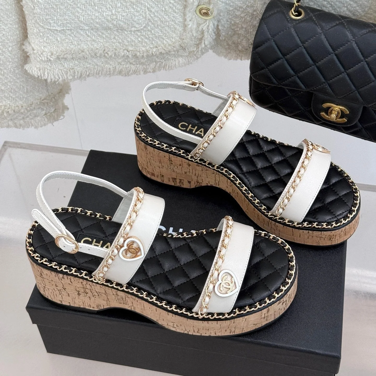 THICK-SOLED CHAIN HEART SANDAL IN WHITE LAMBSKIN