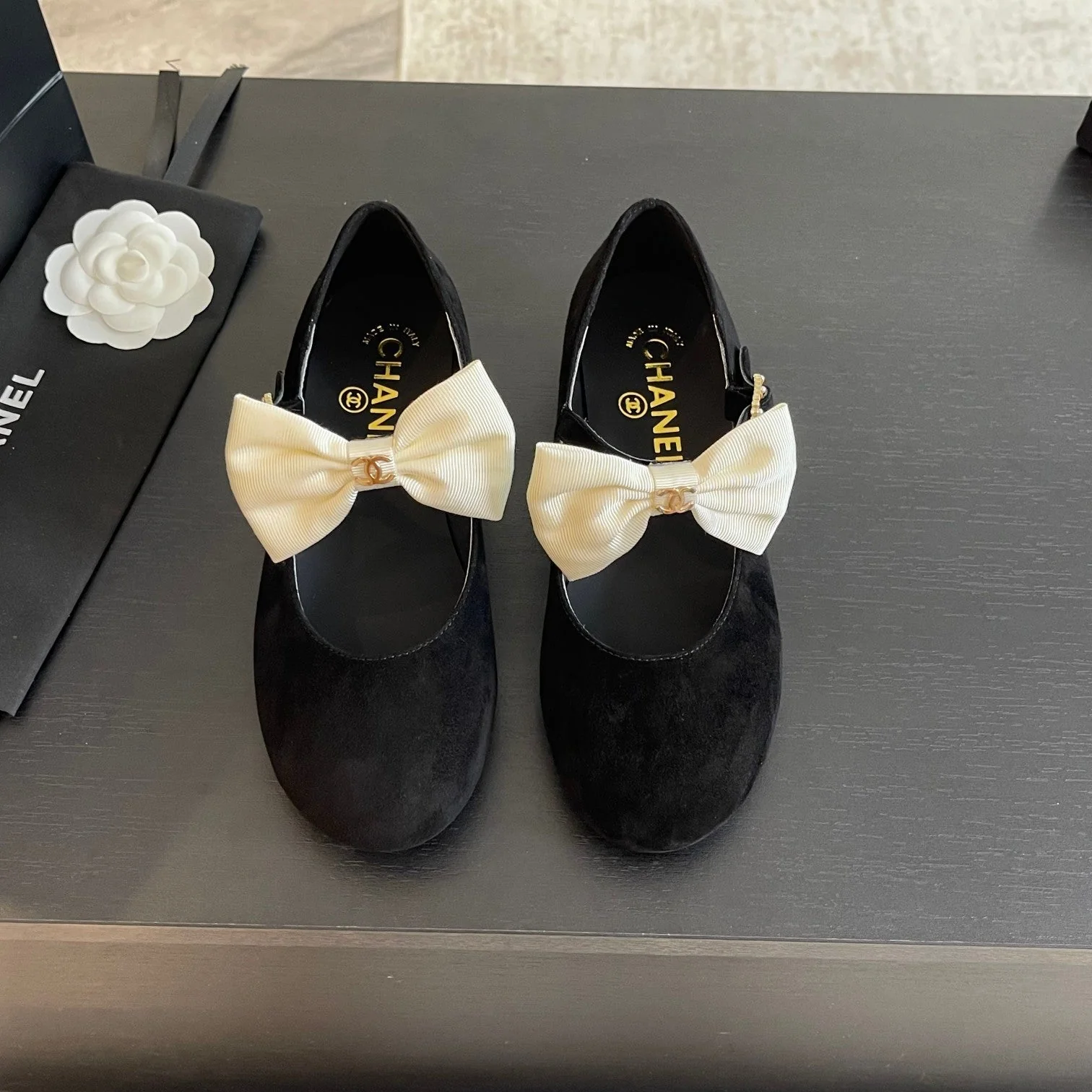 BALLET FLAT BLACK SUEDE LAMBSKIN WITH WHITE BOW