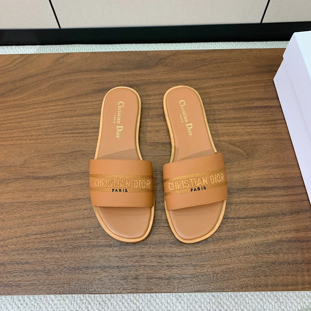 DIOR 25S DWAY SLIDE IN LIGHT BROWN CALFSKIN