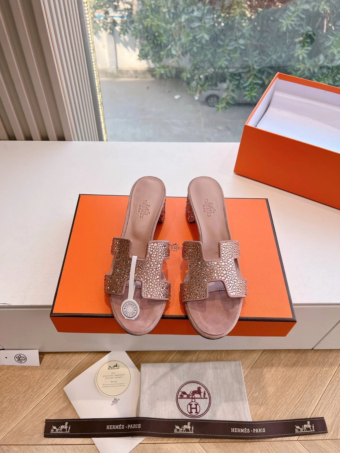 0ASIS SANDAL IN BLUSH PINK SUEDE WITH CRYSTALS