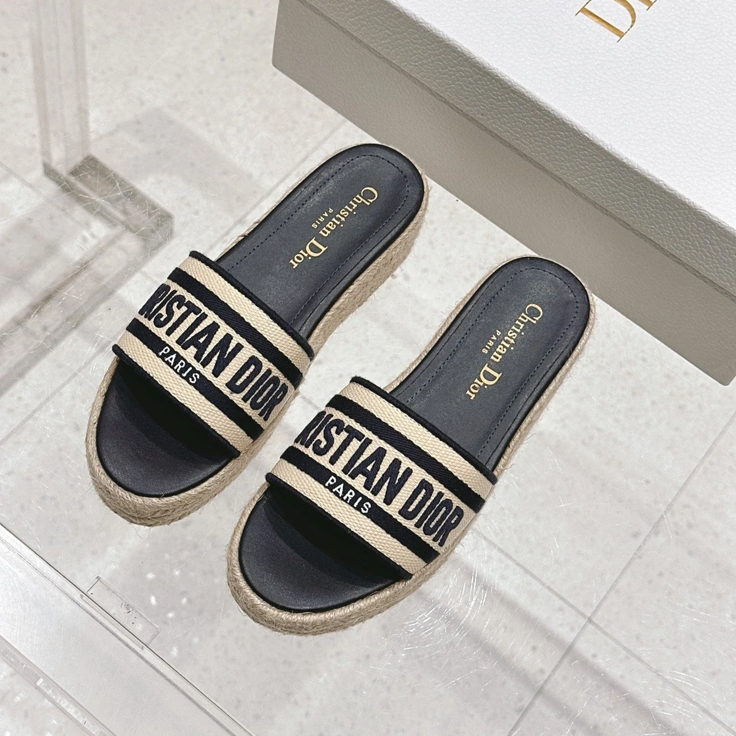 DWAY WEDGE SLIDES 45MM IN BLACK AND BEIGE FABRIC RAFFIA SOLE