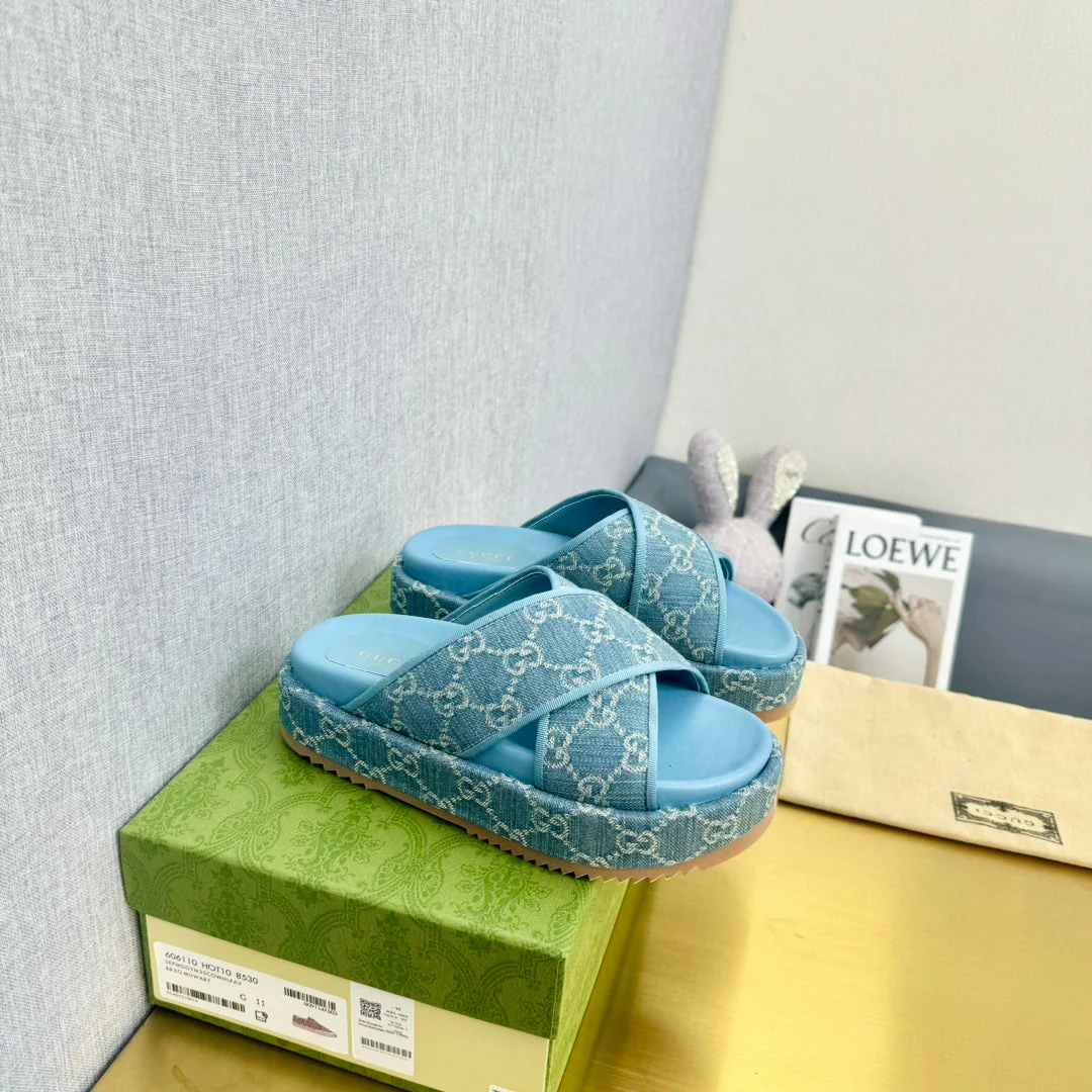 GG SLIDE SANDAL SKY CANVAS CROSS STRAPS