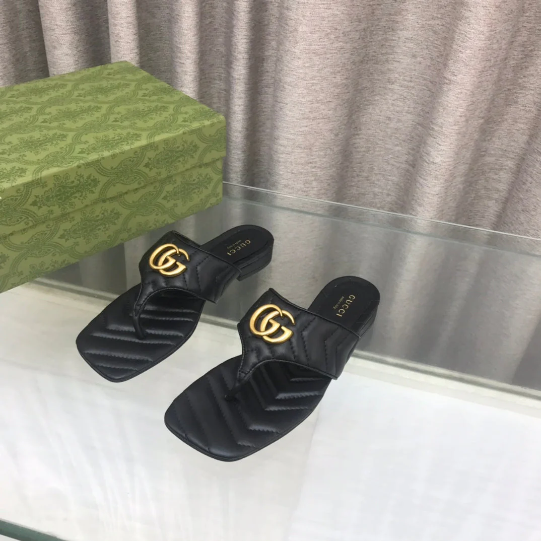 GG  marmont logo - embellished mattelasse leather sandal in black