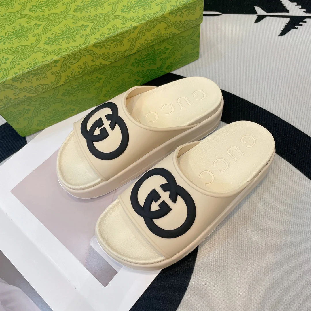 INTERLOCKING G SLIDE SANDAL IN WHITE CREAM IMPORTED TPU
