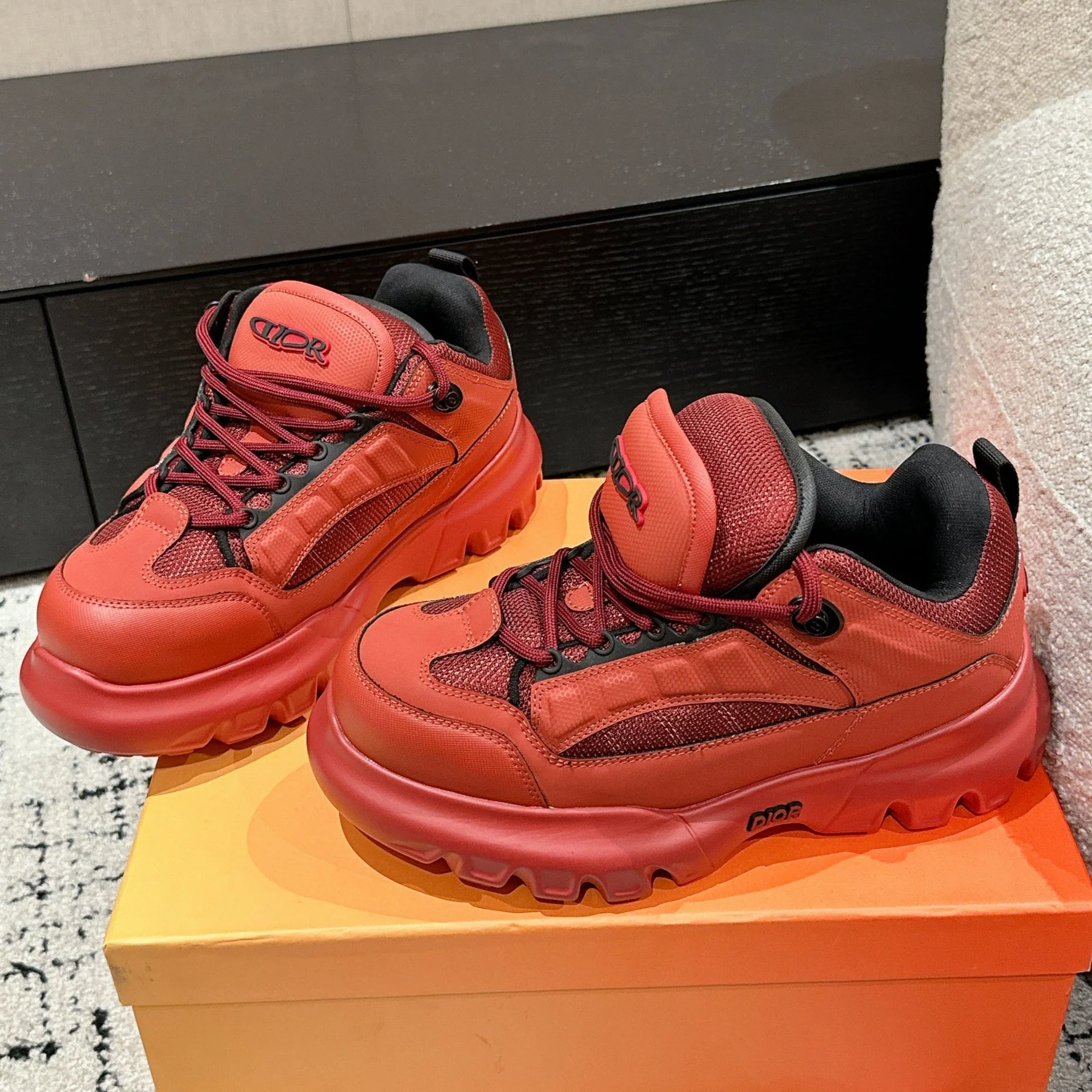 SNEAKER IN RUBY RED CALFSKIN AND BREATHABLE MESH 175307