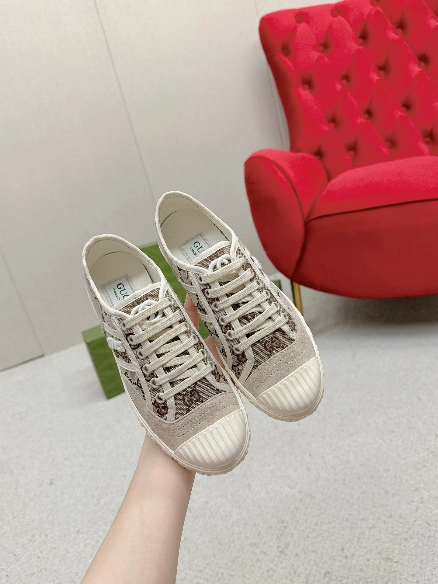 GG TRAINER SCALLOPED TOE LIGHT GRAY DENIM