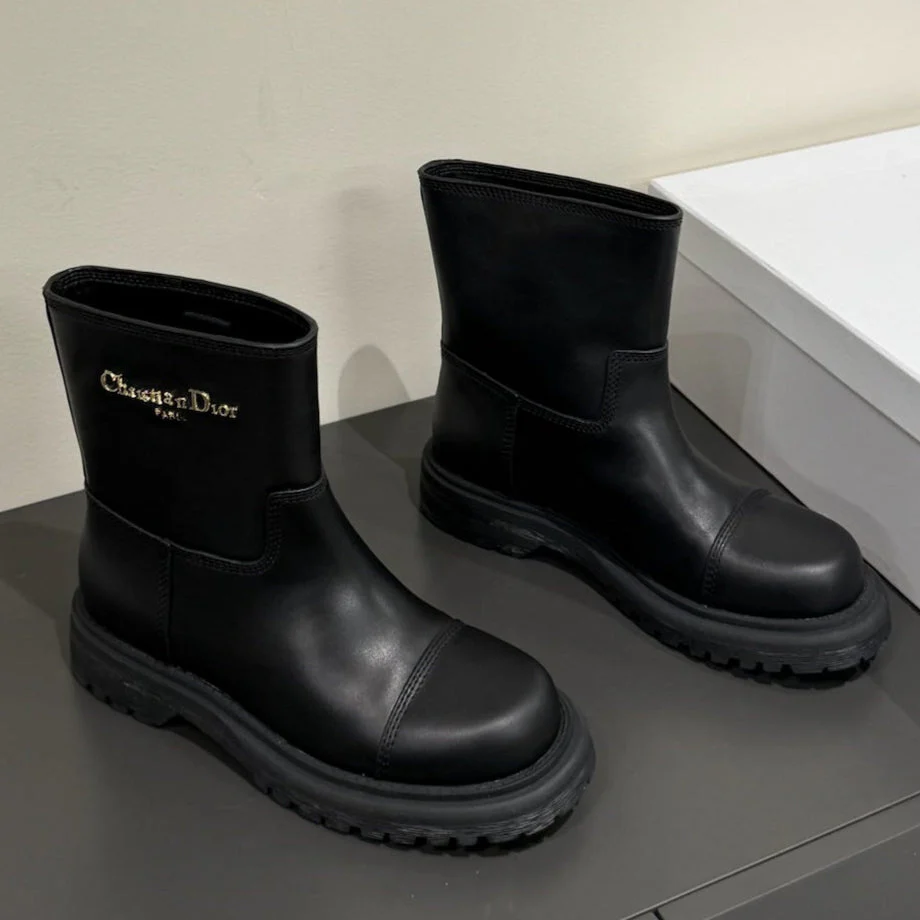 D-TOWN ANKLE BOOTS IN BLACK CALFSKIN