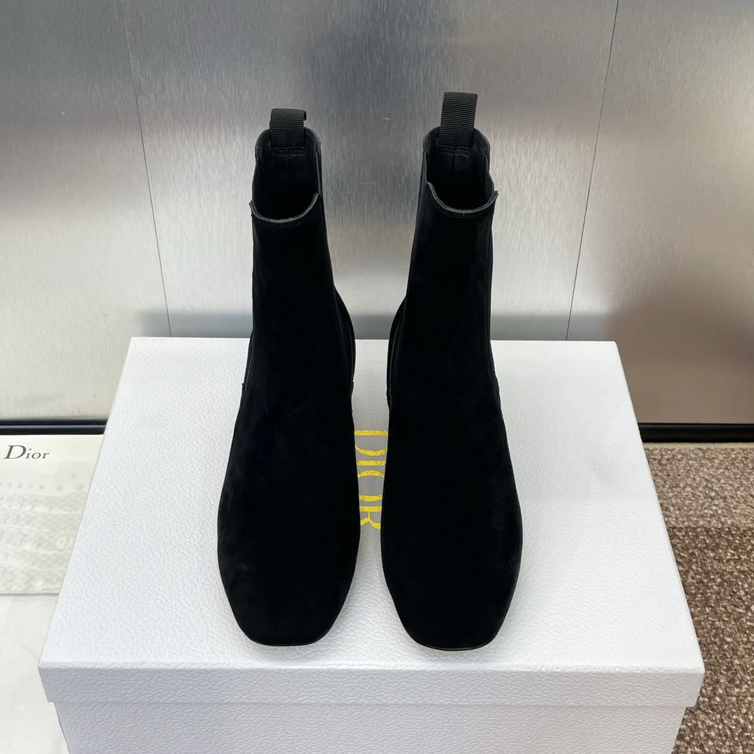 DIOR 25S ANKLE BOOT IN BLACK SUEDE