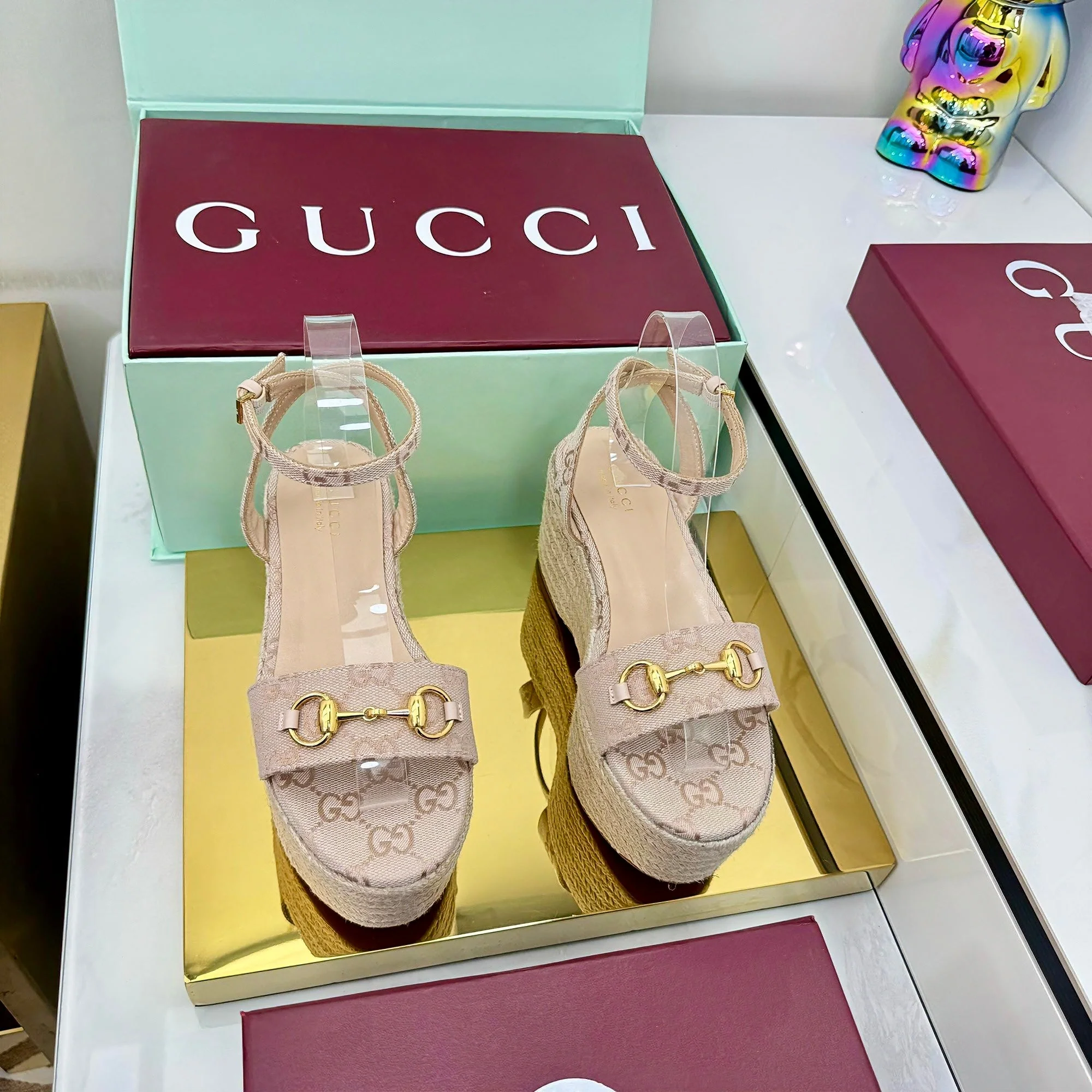GG HIGH WEDGE SANDALS IN NUDE BEIGE FABRIC AND RAFFIA WITH GOLD HARDWARE