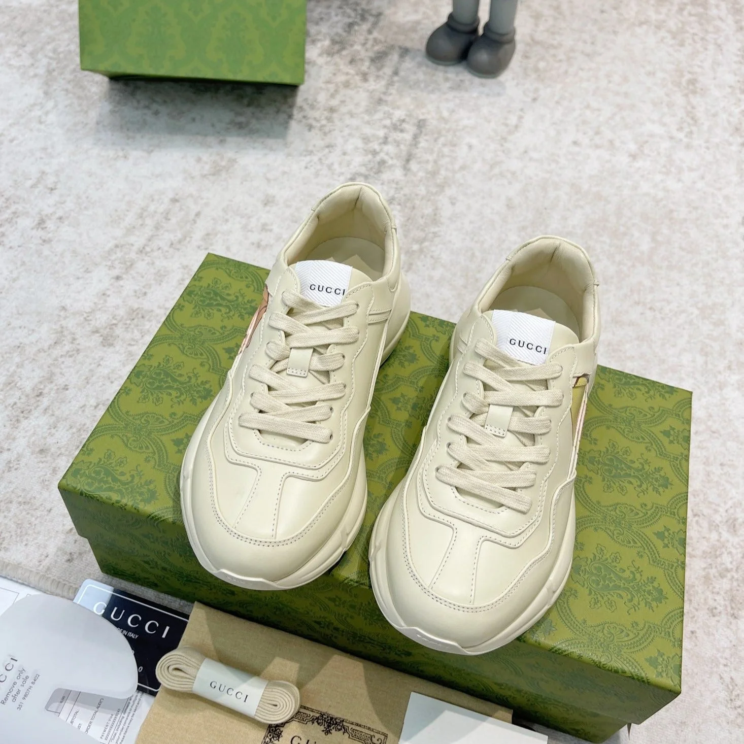 GG RHYTON TRAINER WHITE LAMBSKIN WITH AVOCADO MOTIF