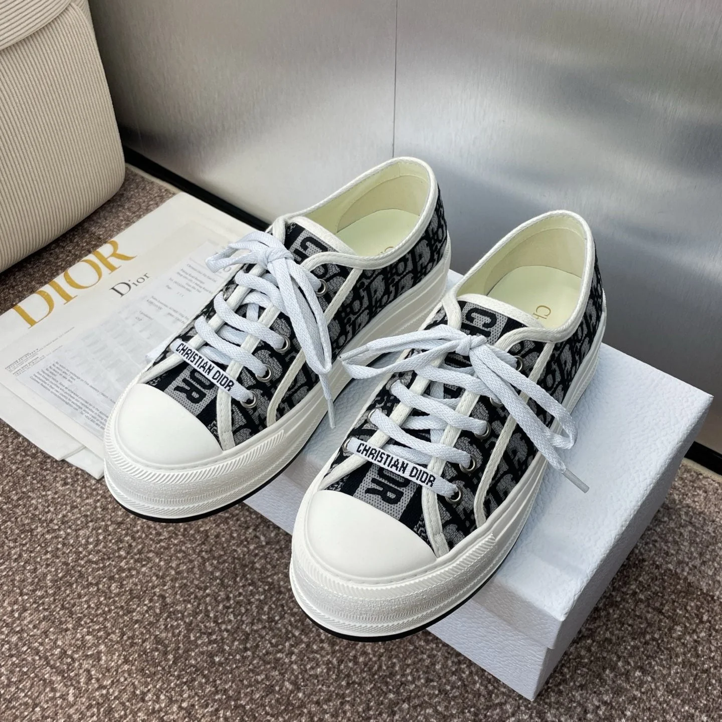 DIOR 25S WALK'N' SNEAKER IN DEEP BLUE DIOR OBLIQUE EMBROIDERED COTTON