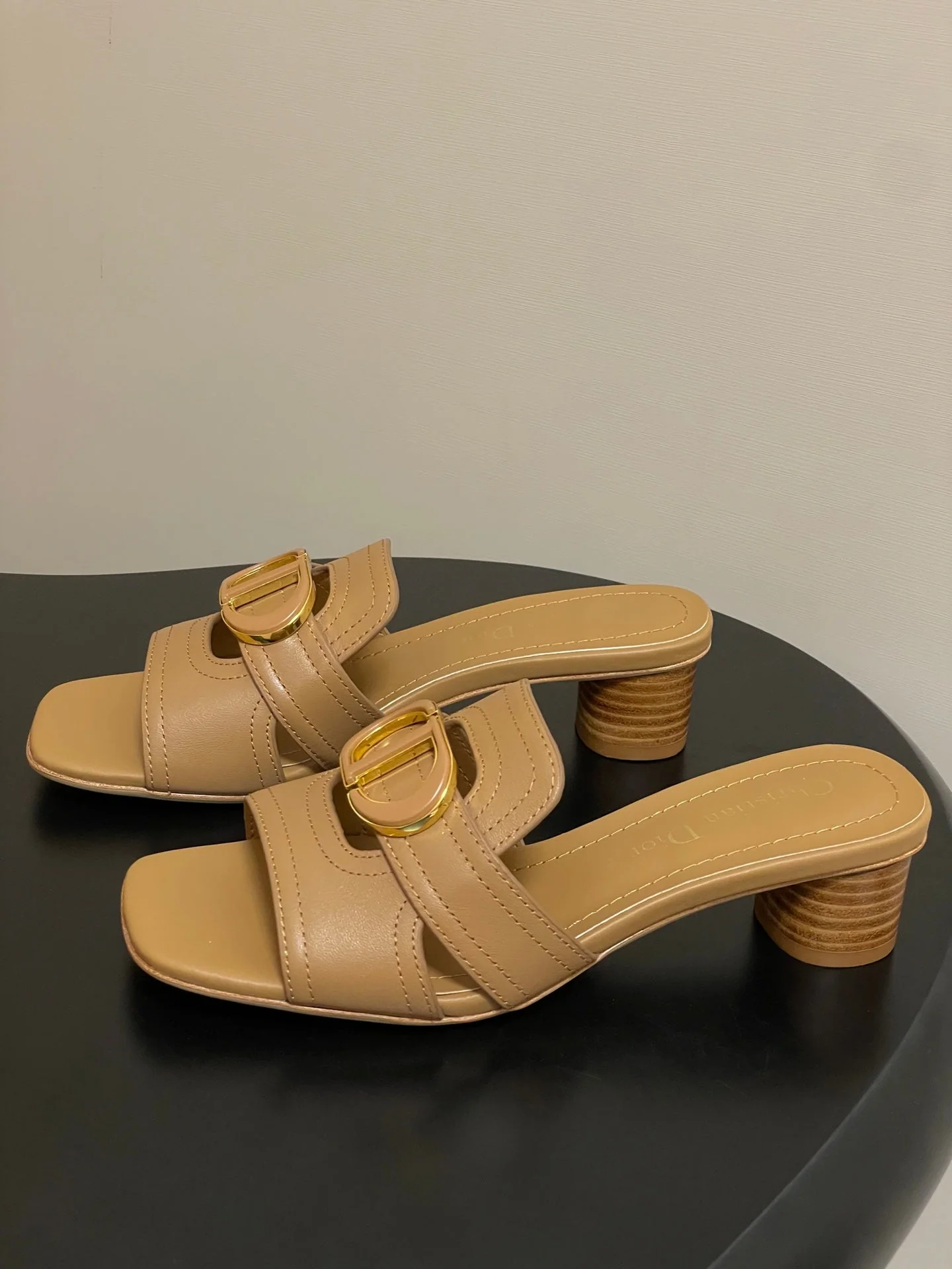 DIOR HIGH HEEL CLASSIC MONTAIGNE 40 MM 25S IN LIGHT BROWN LAMBSKIN WITH CD LOGO