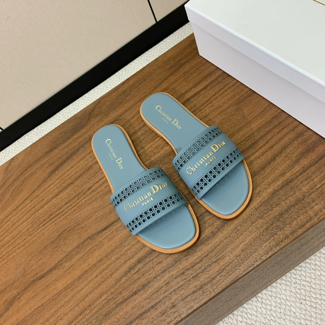 DWAY CERULEAN BLUE CALFSKIN AND GOLD LOGO
