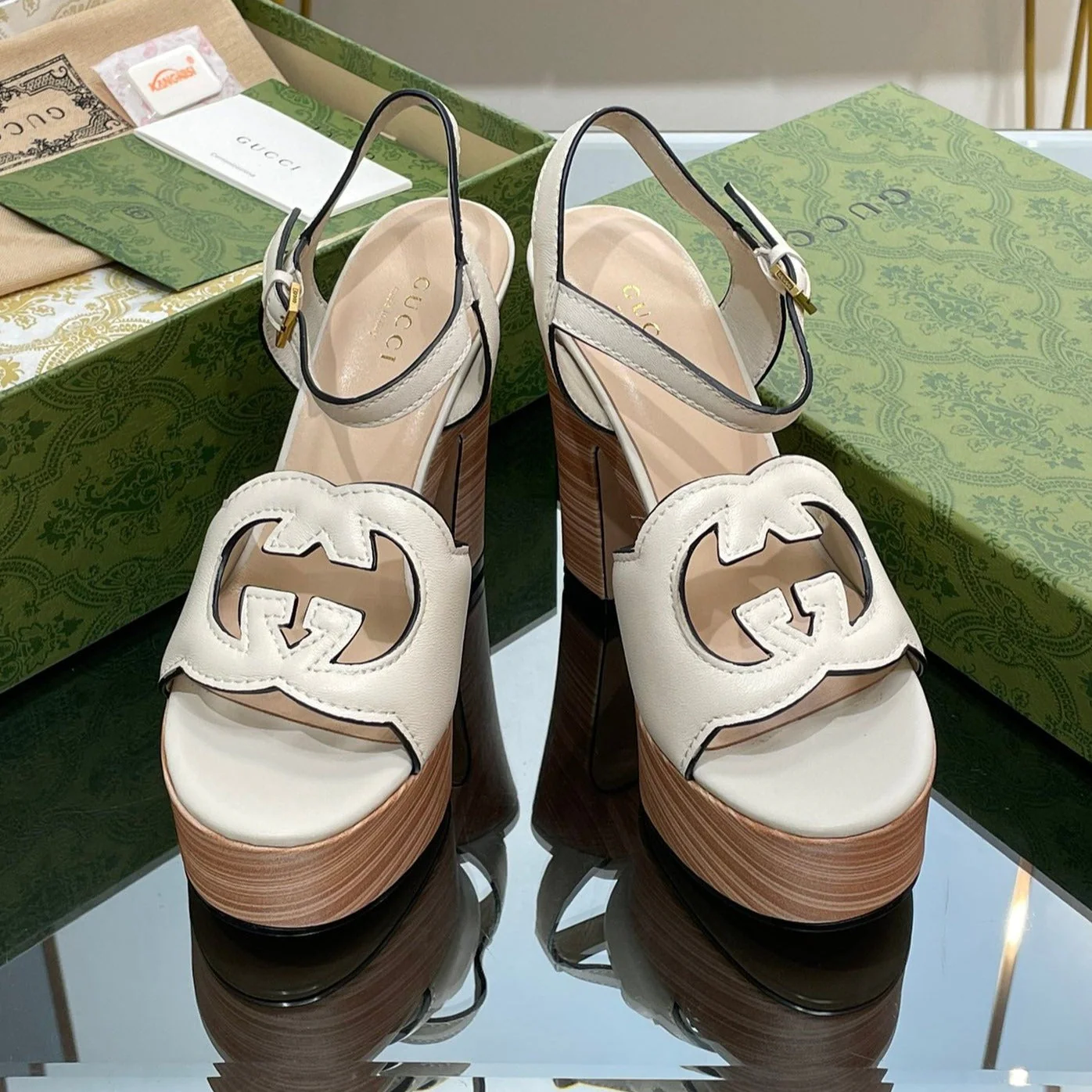 GG 120 INTERLOCKING G SANDAL WHITE CALFSKIN