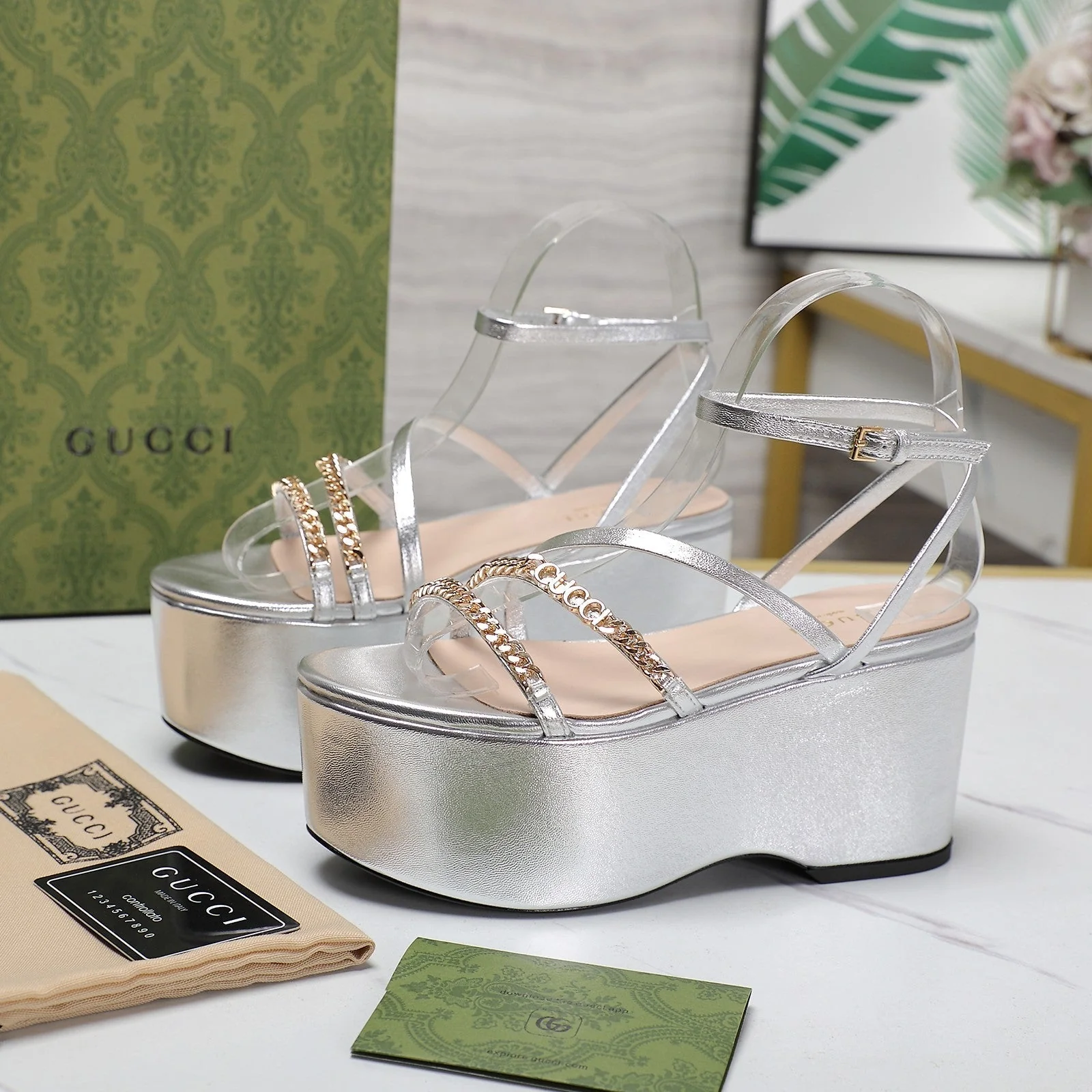 WEDGE PLATFORM IN SILVER SHEEPSKIN