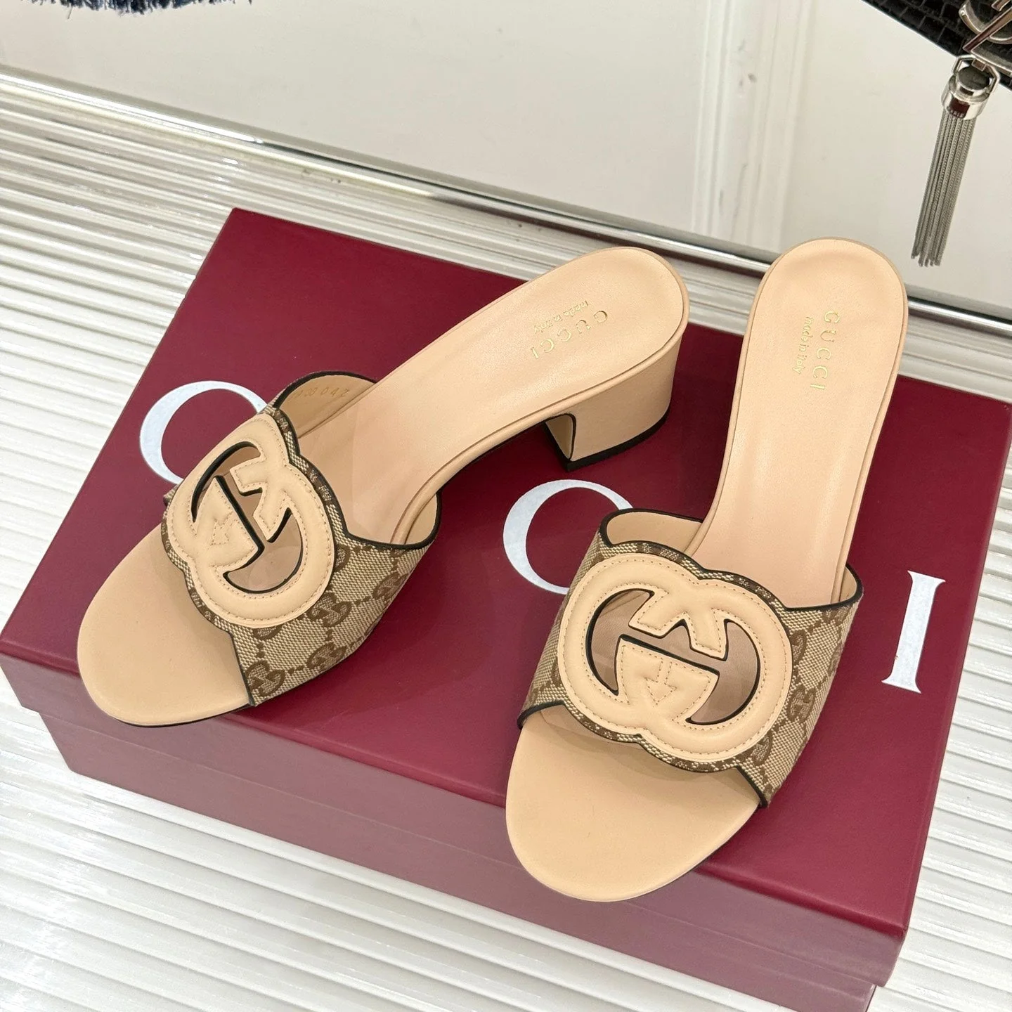 MID-HEEL MULE IN BEIGE CALFSKIN AND FABRIC