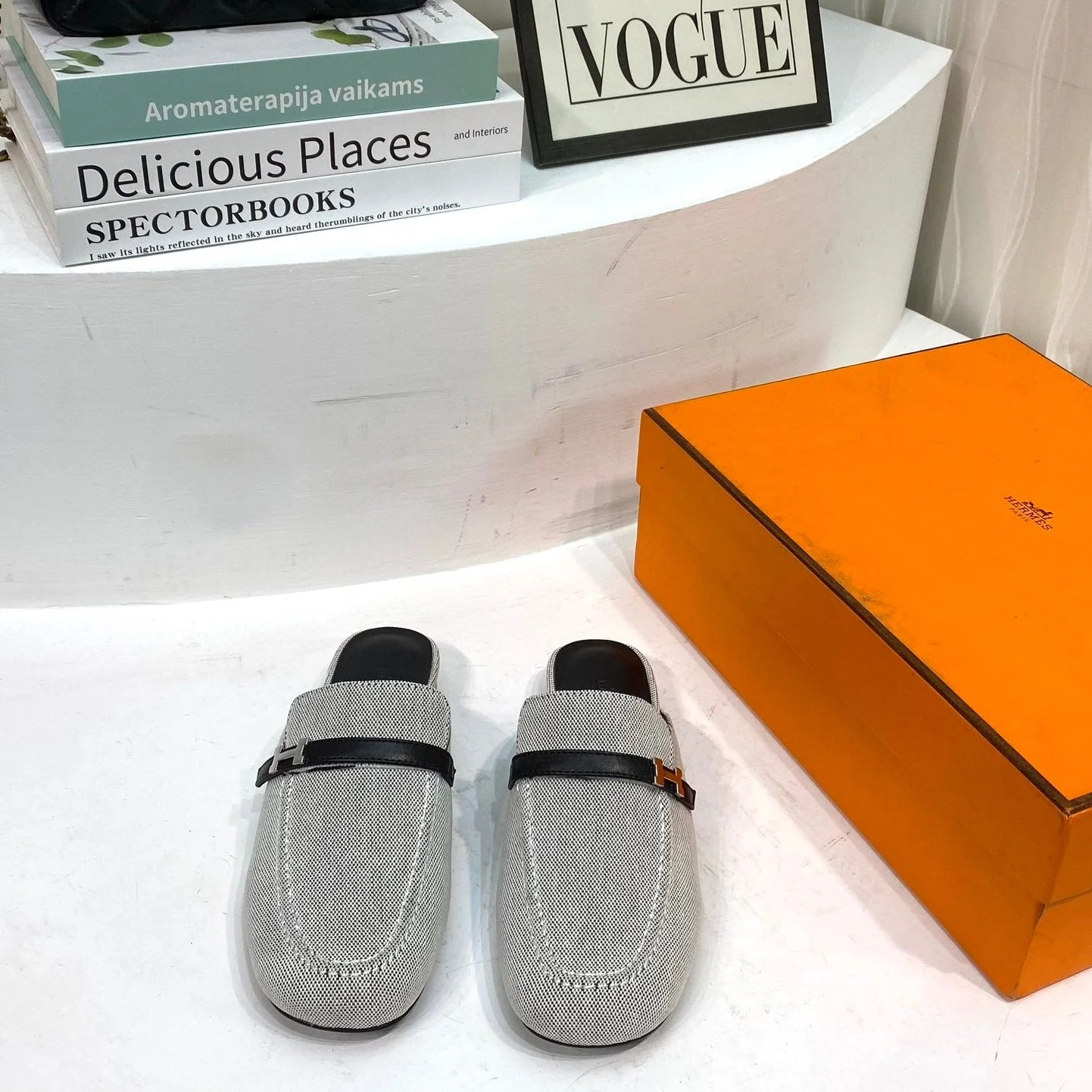 IENA MULE  GRAY CANVAS AND BLACK CALFSKIN