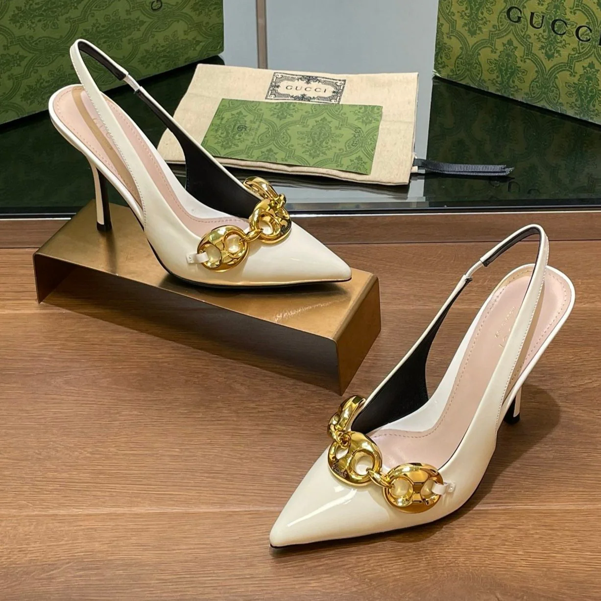 GG HIGH SLINGBACK 10.5 CM IN WHITE GLOSSY CALFSKIN WITH GOLD HARDWARE