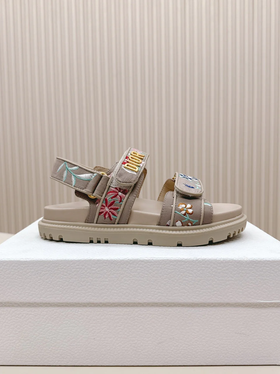 DIOR BACK-STRAP SANDALS 25S IN BEIGE CALFSKIN EMBROIDERED WITH PETITES FLEURS