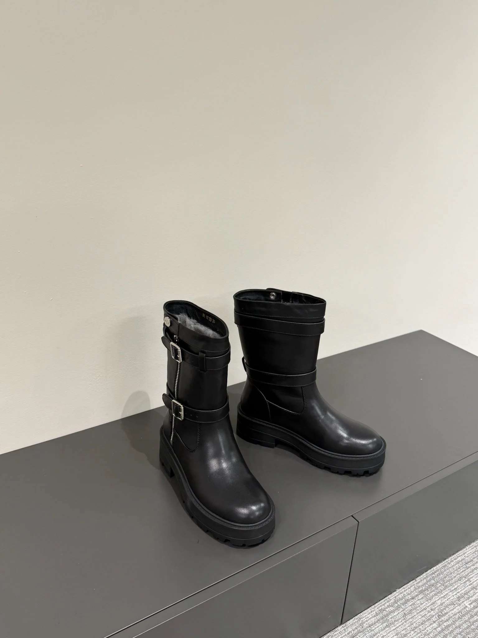 MAJOR ANKLE BOOT BLACK CALFSKIN WITH SHEARLING WOOL LINING