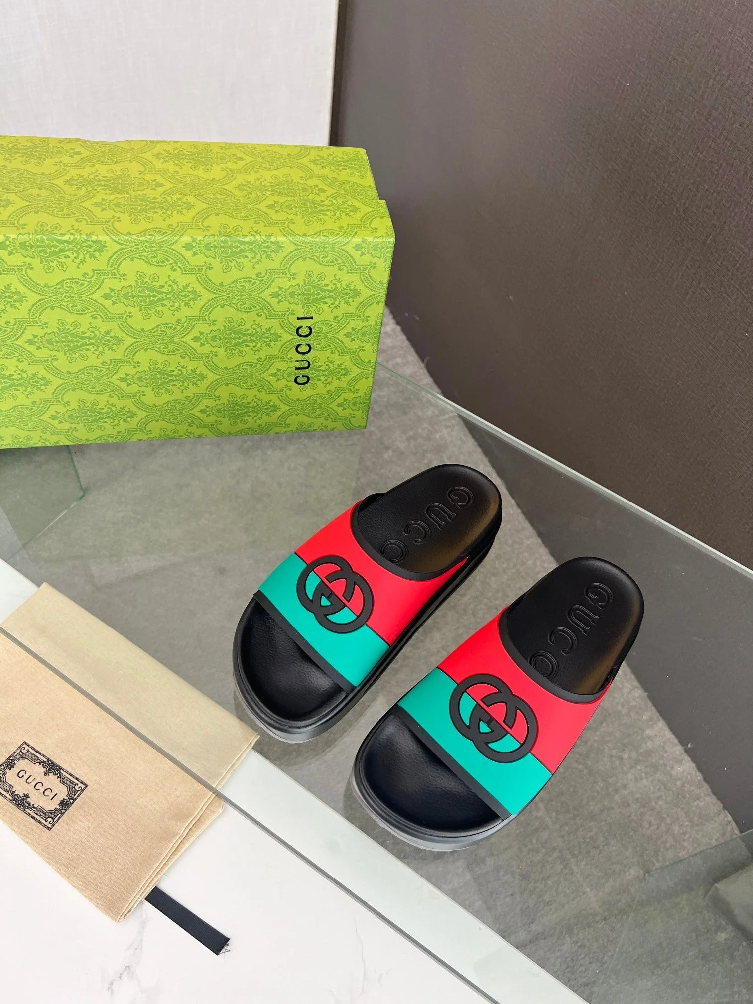 INTERLOCKING G SLIDE SANDAL IN BLACK MIX COLORFUL IMPORTED TPU