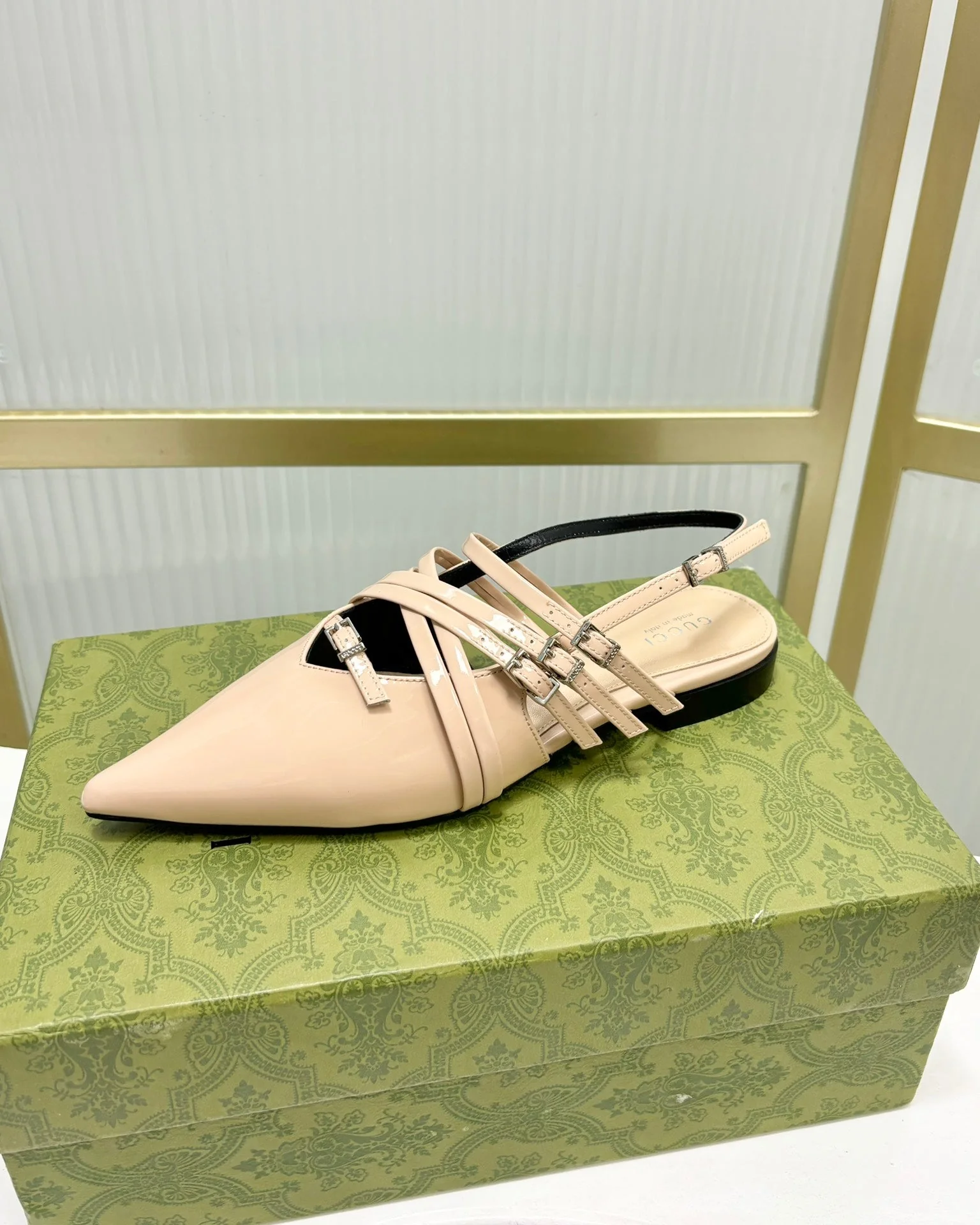 STRAPPY FLAT SLINGBACK IN BEIGE CREAM GLOSSY CALFSKIN