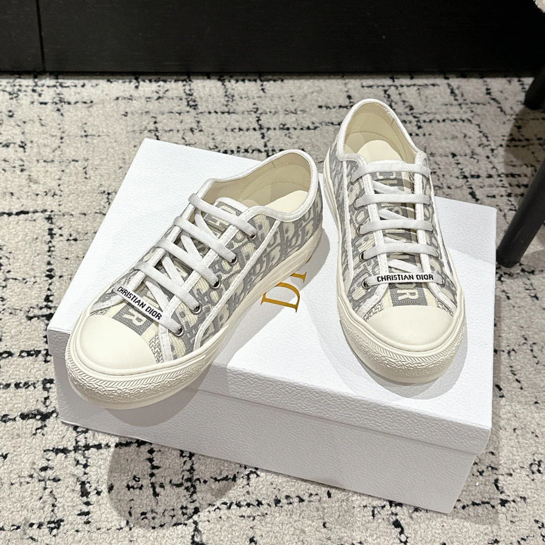 CD WALK'N SNEAKER IN GRAY EMBROIDERED COTTON